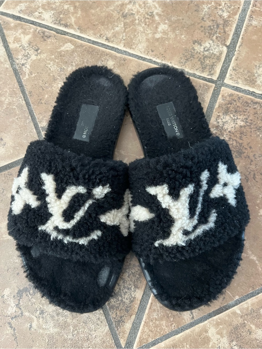 Louis Vuitton Slippers